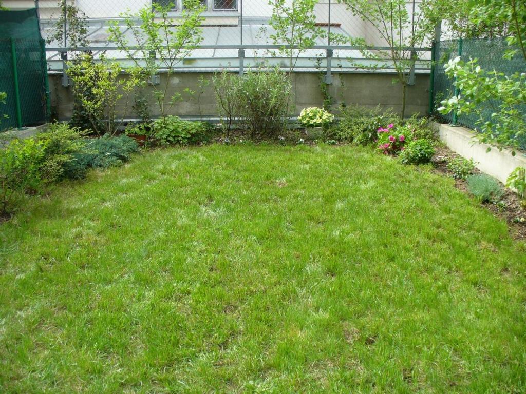 Garden Apartment With Garage In Central Prague Exterior photo